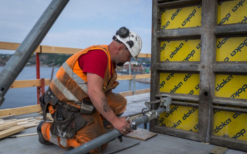 Arbeider på byggeplass