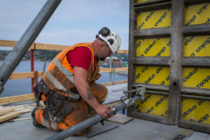 Arbeider på byggeplass