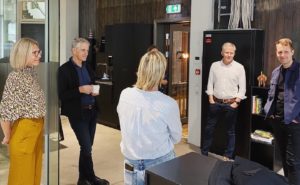 Jonas Gahr støre på besøk hos Miljøfyrtårn