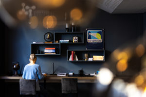 Bilde av Miljøfyrtårndiplom på en vegghylle