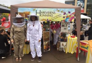 Hareveien barnehage selger honning