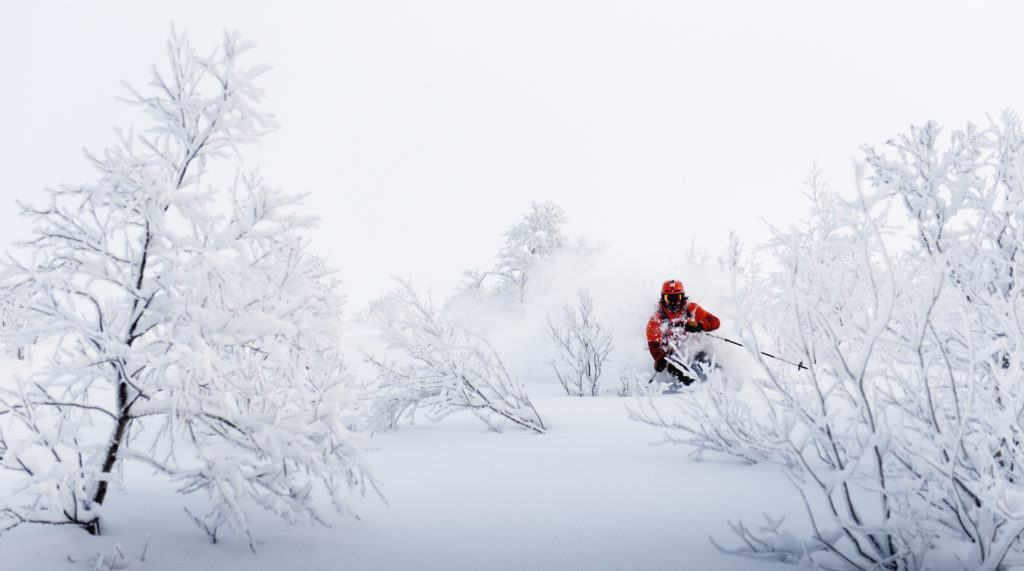 person på ski utenfor løypenett